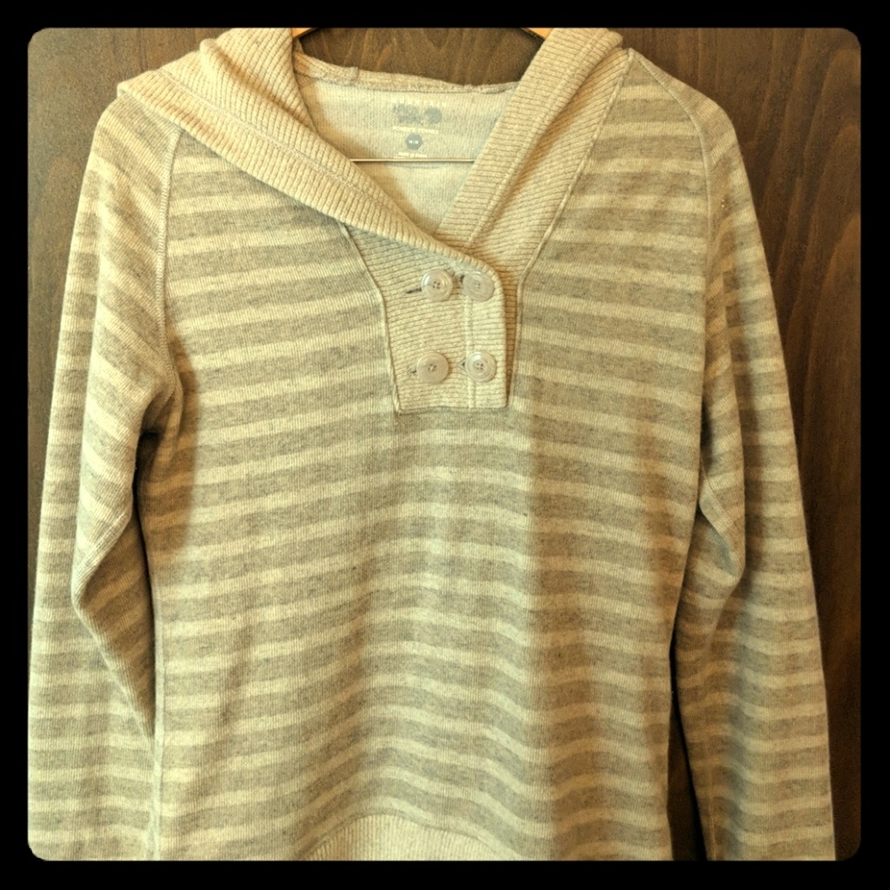 Mountain hardware Sweater